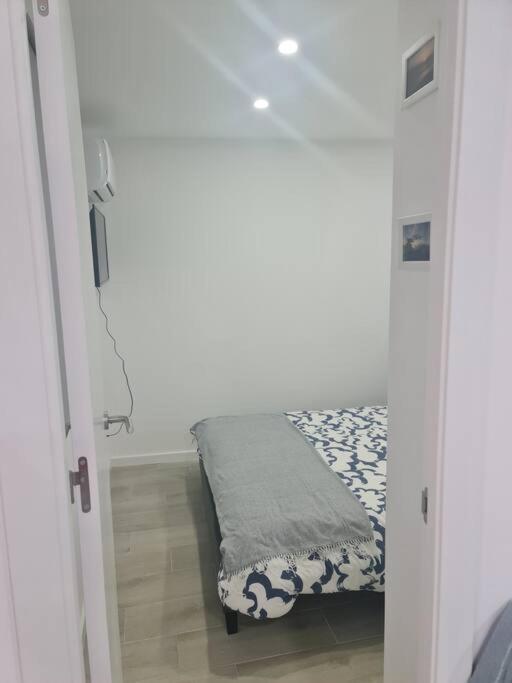 "Linda'S Guest House" Beach House With Private Patio & Hot Tub, 3 Min From The Beach Costa da Caparica Esterno foto