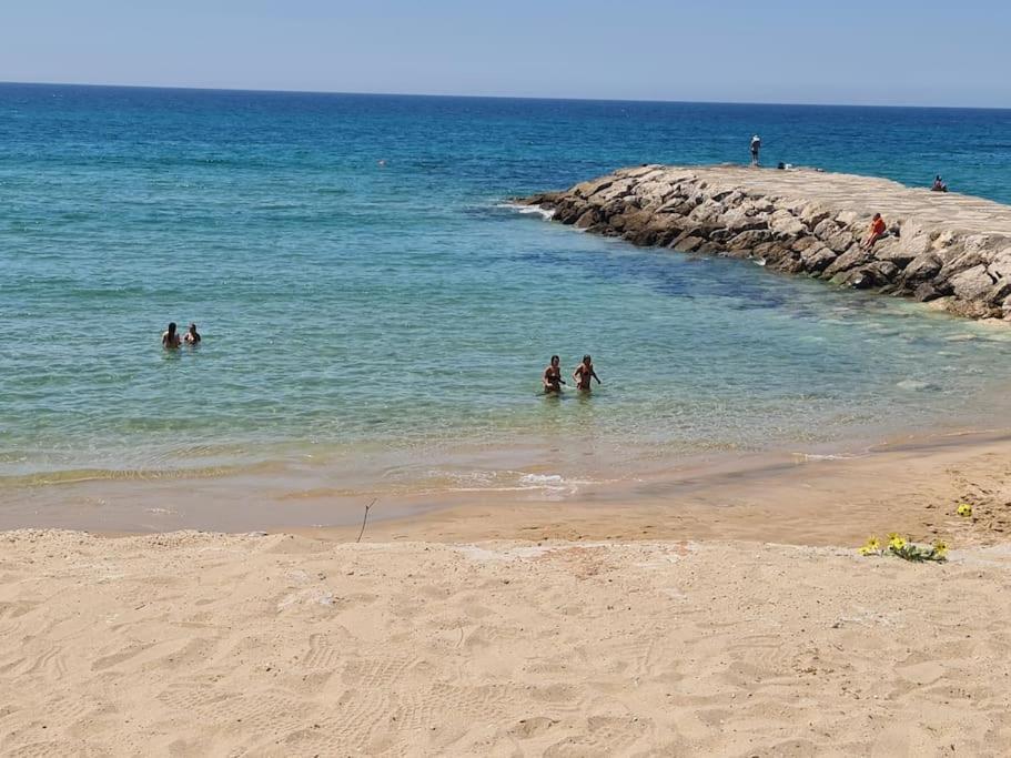 "Linda'S Guest House" Beach House With Private Patio & Hot Tub, 3 Min From The Beach Costa da Caparica Esterno foto