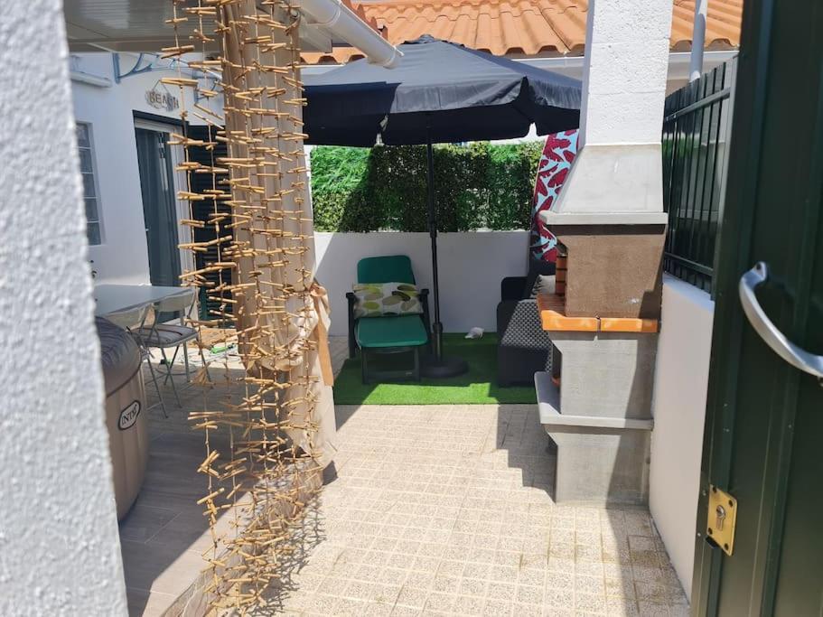 "Linda'S Guest House" Beach House With Private Patio & Hot Tub, 3 Min From The Beach Costa da Caparica Esterno foto