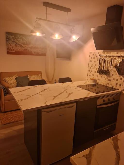 "Linda'S Guest House" Beach House With Private Patio & Hot Tub, 3 Min From The Beach Costa da Caparica Esterno foto