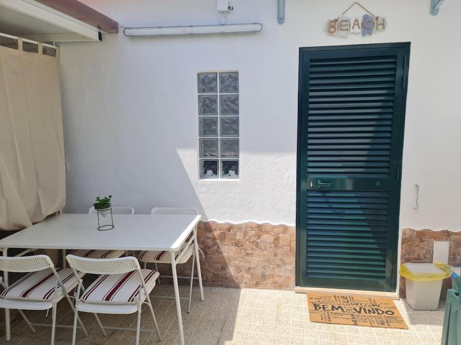 "Linda'S Guest House" Beach House With Private Patio & Hot Tub, 3 Min From The Beach Costa da Caparica Esterno foto
