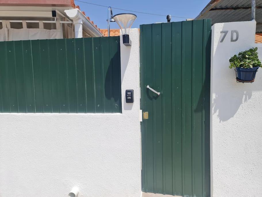 "Linda'S Guest House" Beach House With Private Patio & Hot Tub, 3 Min From The Beach Costa da Caparica Esterno foto