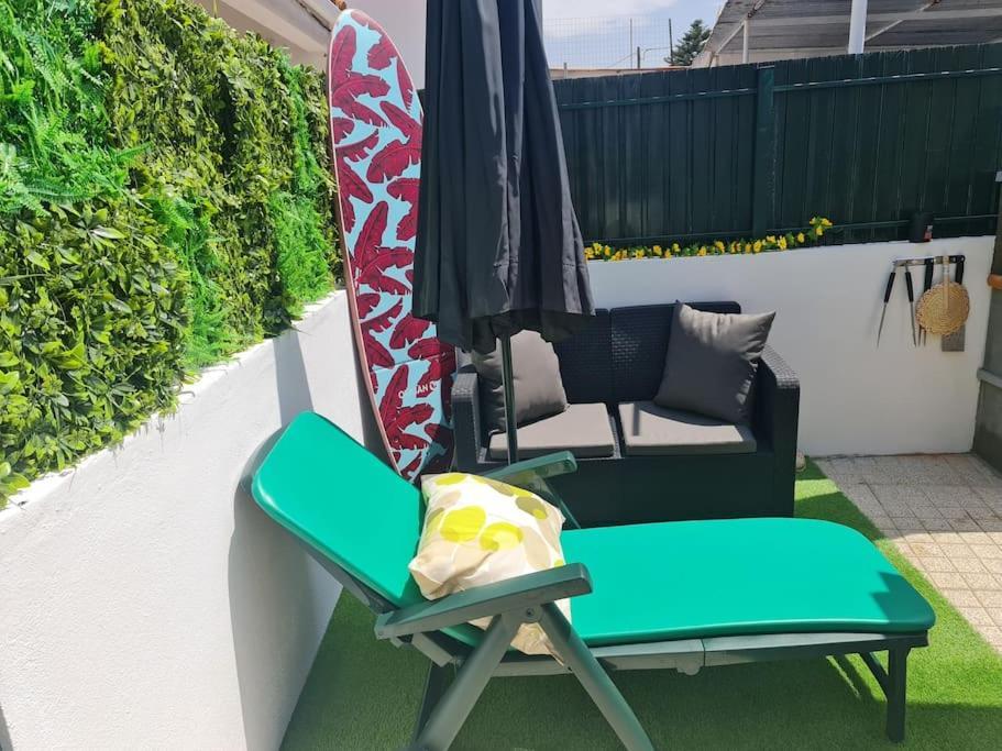"Linda'S Guest House" Beach House With Private Patio & Hot Tub, 3 Min From The Beach Costa da Caparica Esterno foto